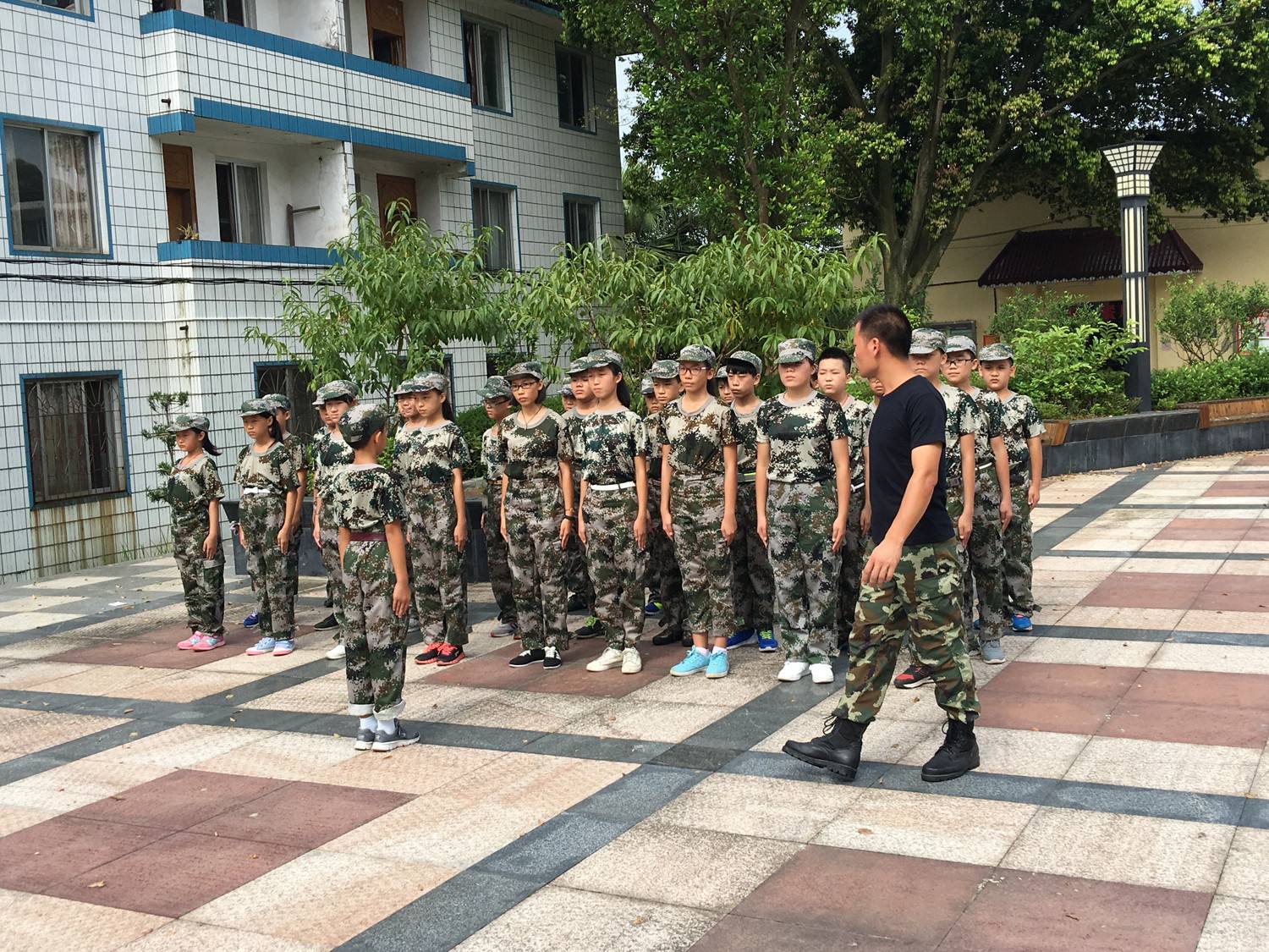 暑假軍事夏令營全方面提高孩子的能力