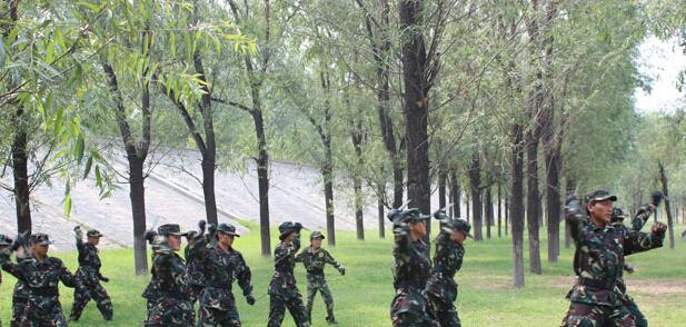 參加軍事體驗(yàn)夏令營可以提高孩子的什么？